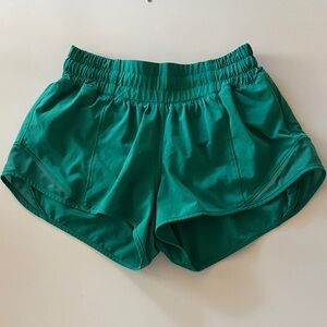 EUC lululemon hottie hot low rise shorts 2.5 size 2 Green